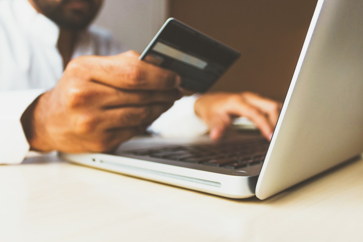 E-commerce shopping en ligne Amazon TikTok Shop