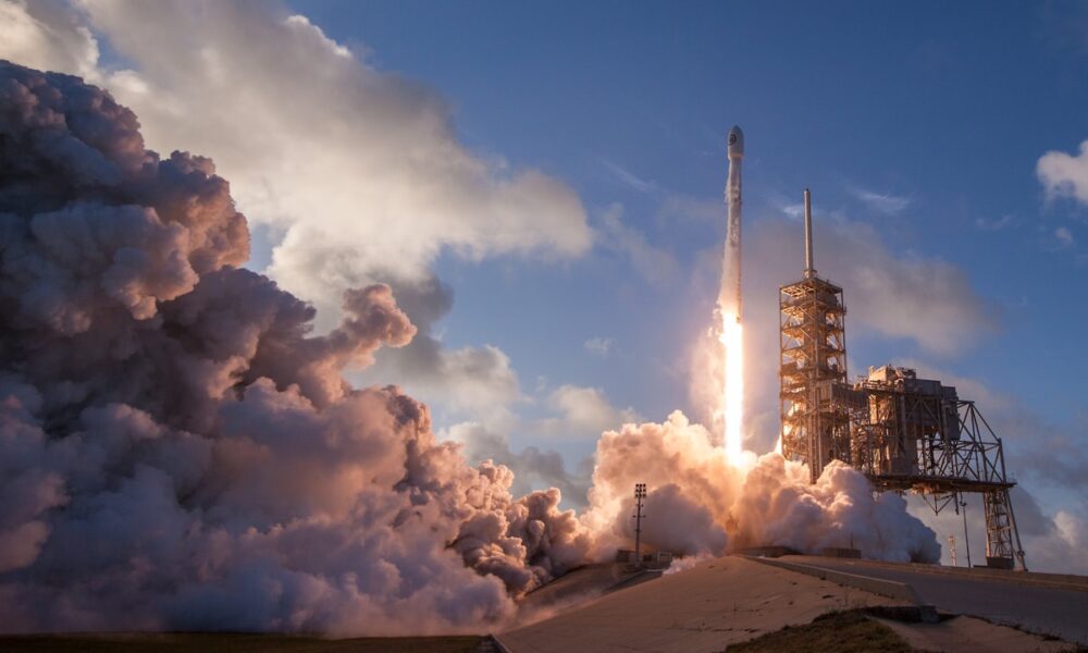 Starlink satellite espace internet SpaceX constellation