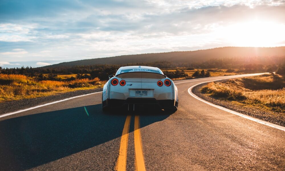 Voiture autonome Tesla Waymo conduite automatique