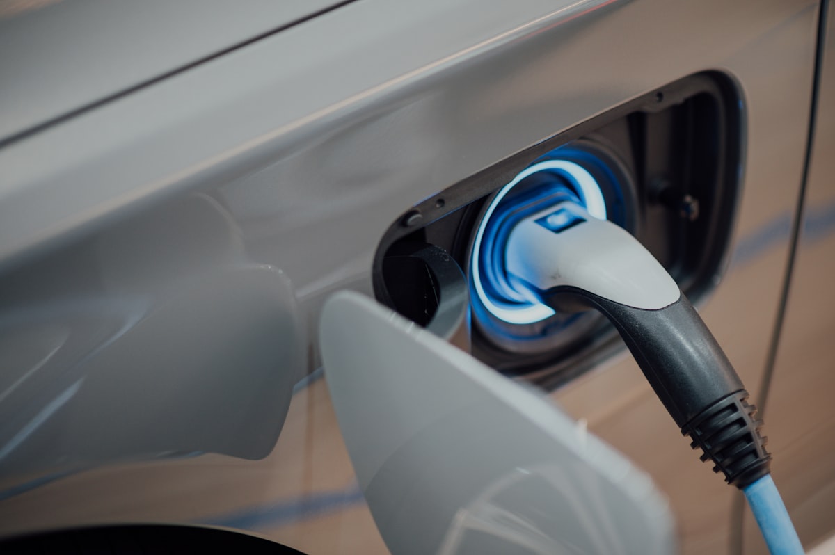 Voiture électrique recharge batterie mobilité durable