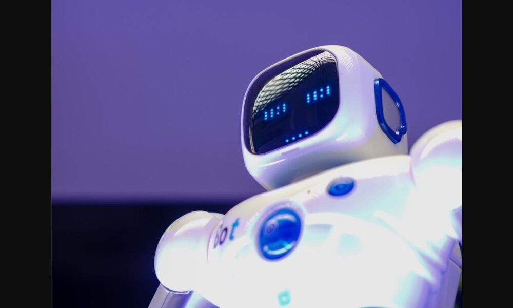 Robot IA intelligence artificielle Claude 4 Anthropic