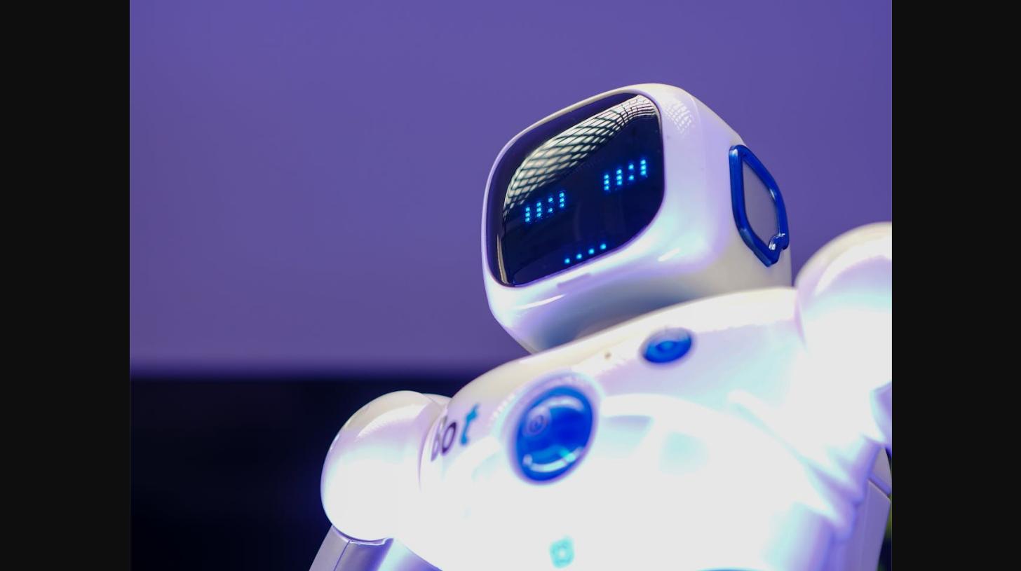 Robot IA intelligence artificielle Claude 4 Anthropic