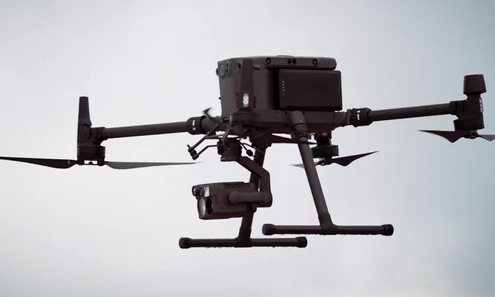 Drone professionnel DJI Matrice 300 en vol