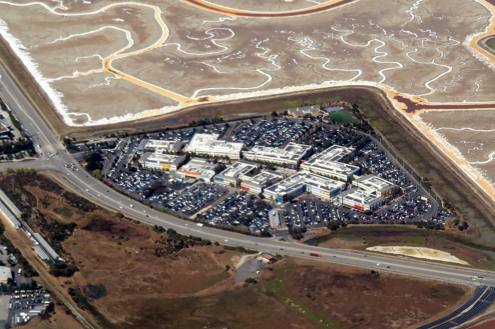 Vue aérienne du campus de Meta à Menlo Park en Californie
