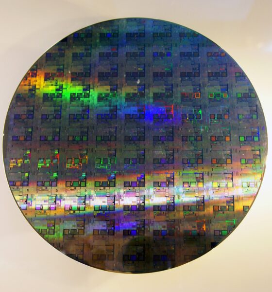 Plaquette de silicium de 12 pouces gravée de puces électroniques